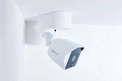 SYNOLOGY držák s krytkou kabelů pro kamery BC500/510 na stěnu a strop, bílý