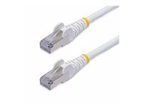Patch kabel - RJ-45 (M) do RJ-45 (M) - 50 cm - 5.6 mm - S/FTP - CAT 5/5e/6/6a/8 - IEEE 802.3bt/IEEE 802.3ba - neobsahuje halogen, provedení bez hrbolků - bílá