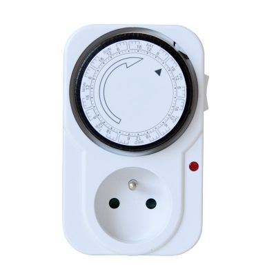 Spínací zásuvka GETI WF1 mechanická týdenní