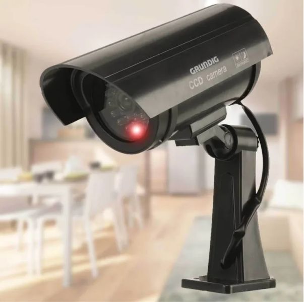 Grundig atrapa bezpečnostnej kamery s blikajúcou LED, čierna