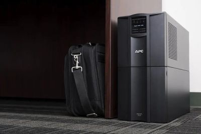 APC Smart-UPS 2200VA LCD 230V with SmartConnect