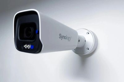 SYNOLOGY držák/krytka kabelů pro kamery Synology BC800 na stěnu a strop, bílý