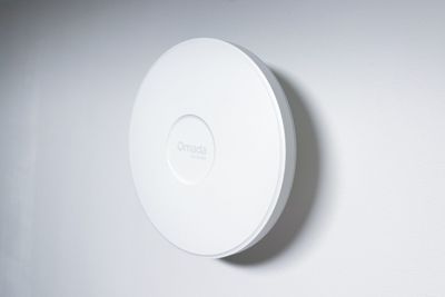 TP-LINK držák s kabelovou krytkou pro EAP řady 6x a 7x, na stěnu nebo strop, bílý