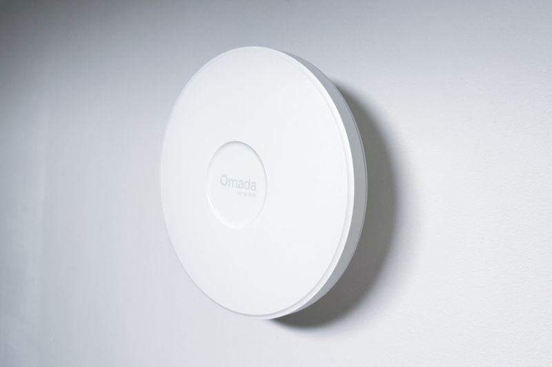 TP-LINK držák s kabelovou krytkou pro EAP řady 6x a 7x, na stěnu nebo strop, bílý