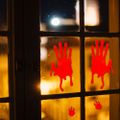 Gelová nálepka na okno FAMILY 58107L Halloween - krvavé ruce