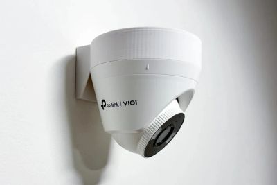 TP-LINK držák s kabelovou krytkou pro kamery VIGI C400/C420/C430/450 na stěnu, bílý