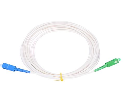 SC/APC - SC/UPC simplex 5m arm.bílý 3mm B3 LSZH